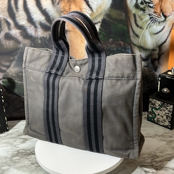 HERMES PM TOTE BAG IN GOOD USED CONDITION. - Picture 6 of 16